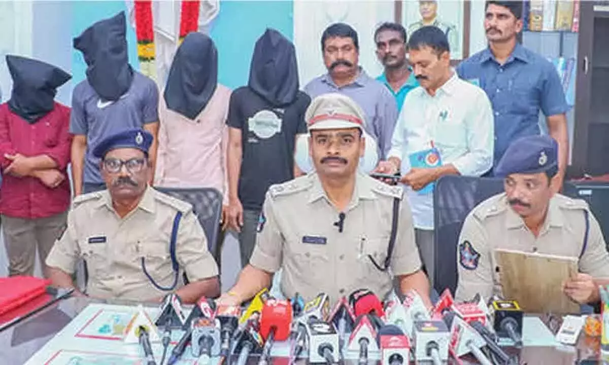Tirupati पुलिस ने 4 अपहरणकर्ताओं को गिरफ्तार किया, पीड़िता को बचाया