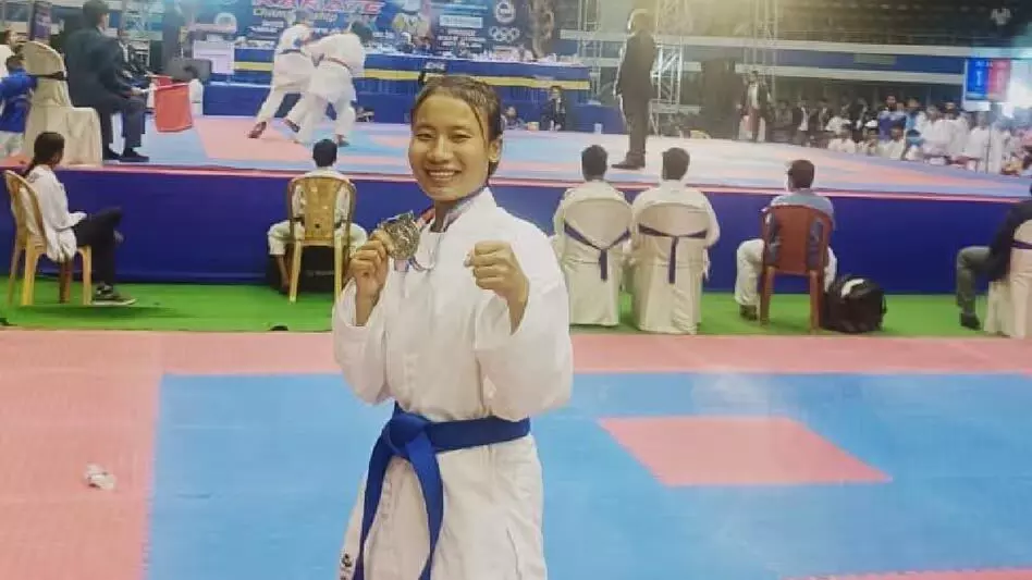 Manipur : उरुप राहत शिविर के छात्र ने अंतरराष्ट्रीय कराटे चैंपियनशिप में रजत पदक जीता