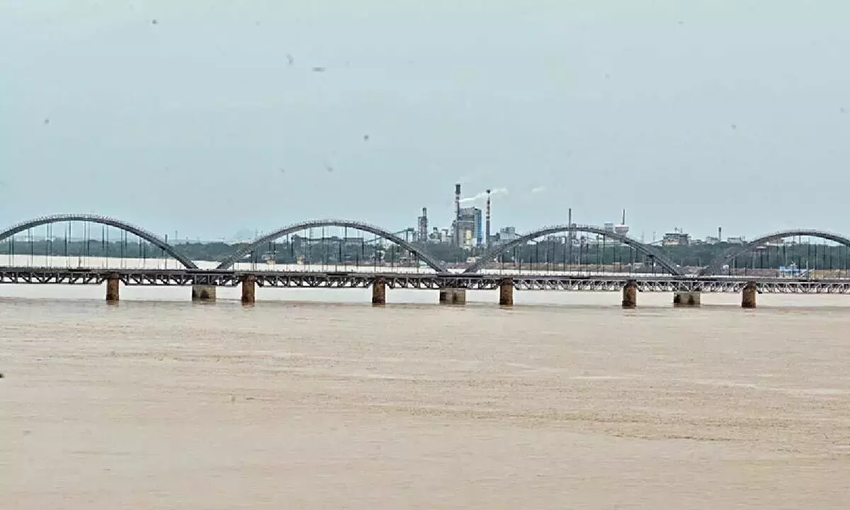 Godavari नदी का जलस्तर डोवलेश्वरम में कम हुआ