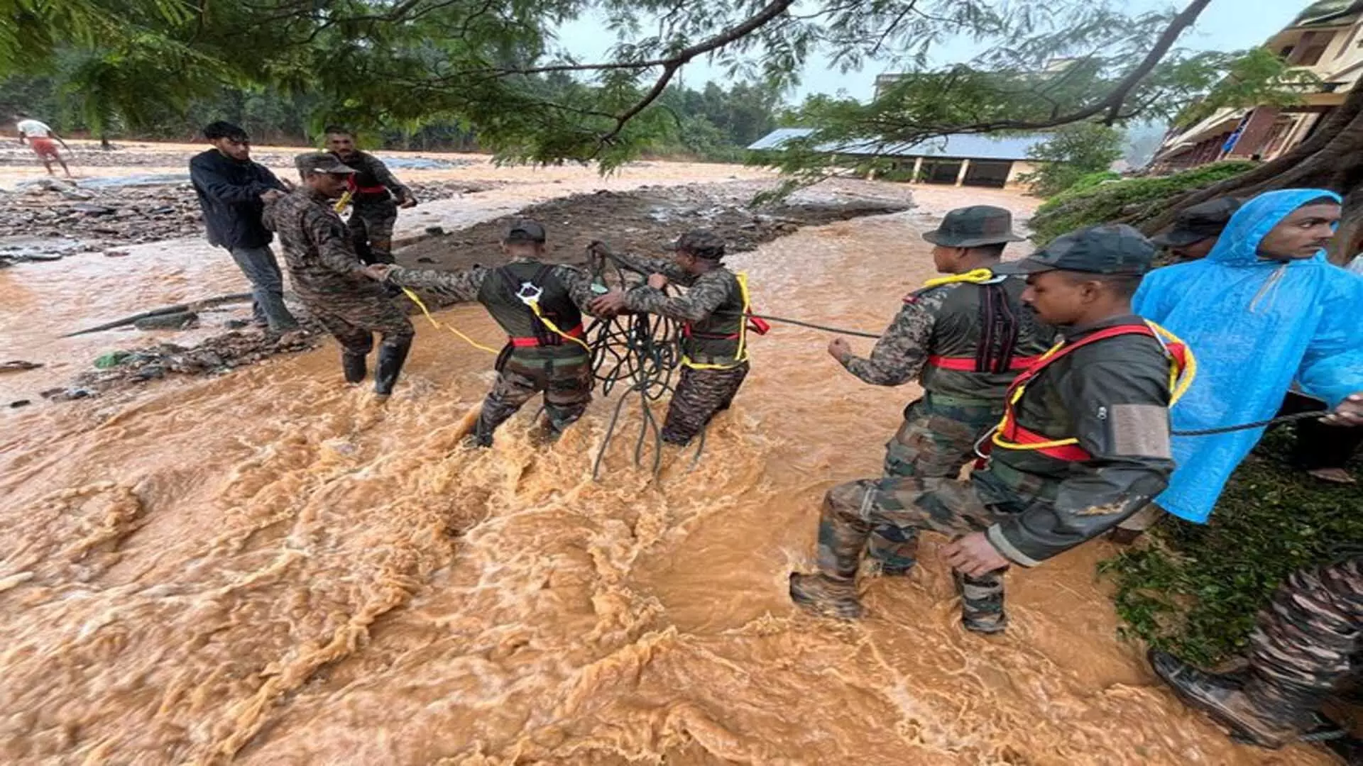 Kannur DSC केंद्र से 200 सैनिक वायनाड में राहत कार्यों के लिए तैनात किए गए