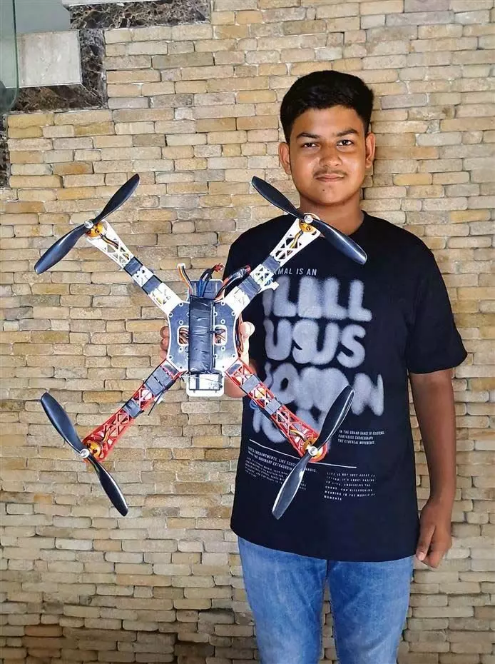 Jalandhar: किशोर अन्वेषक ने अग्निशमन के लिए ड्रोन विकसित किया