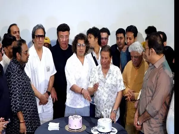 Sonu Nigam ने जावेद अख्तर और संगीत जगत के दोस्तों के साथ मनाया जन्मदिन