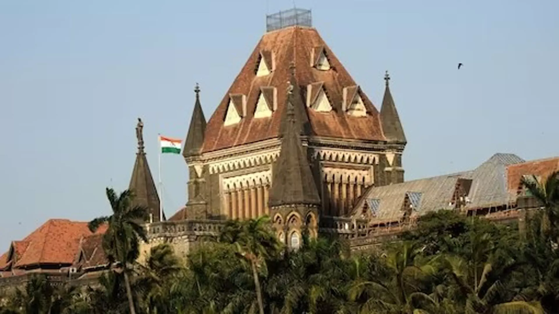 Bombay हाईकोर्ट ने अपराध शाखा अधिकारियों की बिना शर्त माफी स्वीकार कर ली
