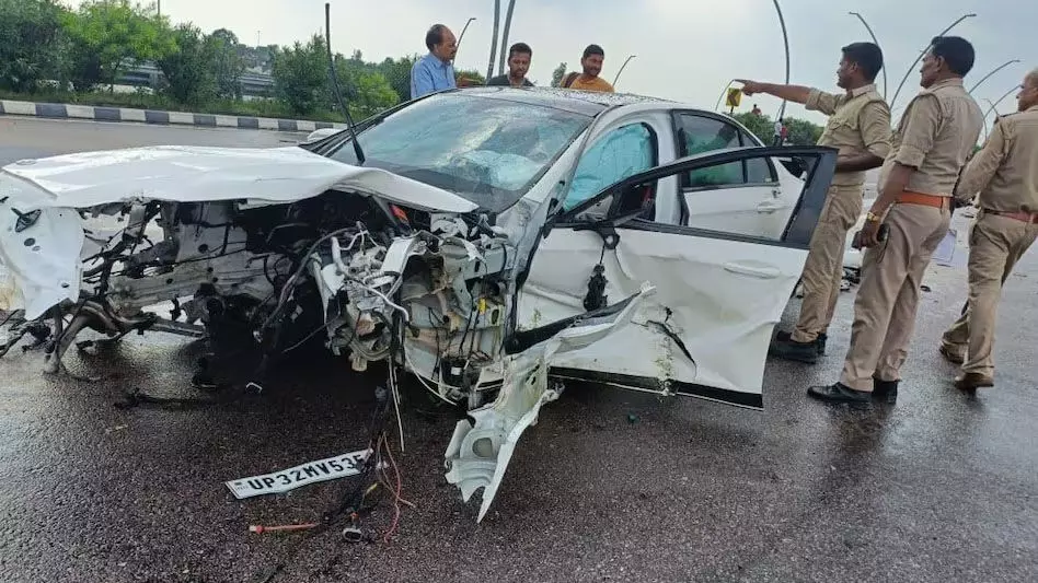 BIG BREAKING: केबिनेट मंत्री के बेटा-बहू की कार हुई दुर्घटनाग्रस्त, देखें VIDEO...