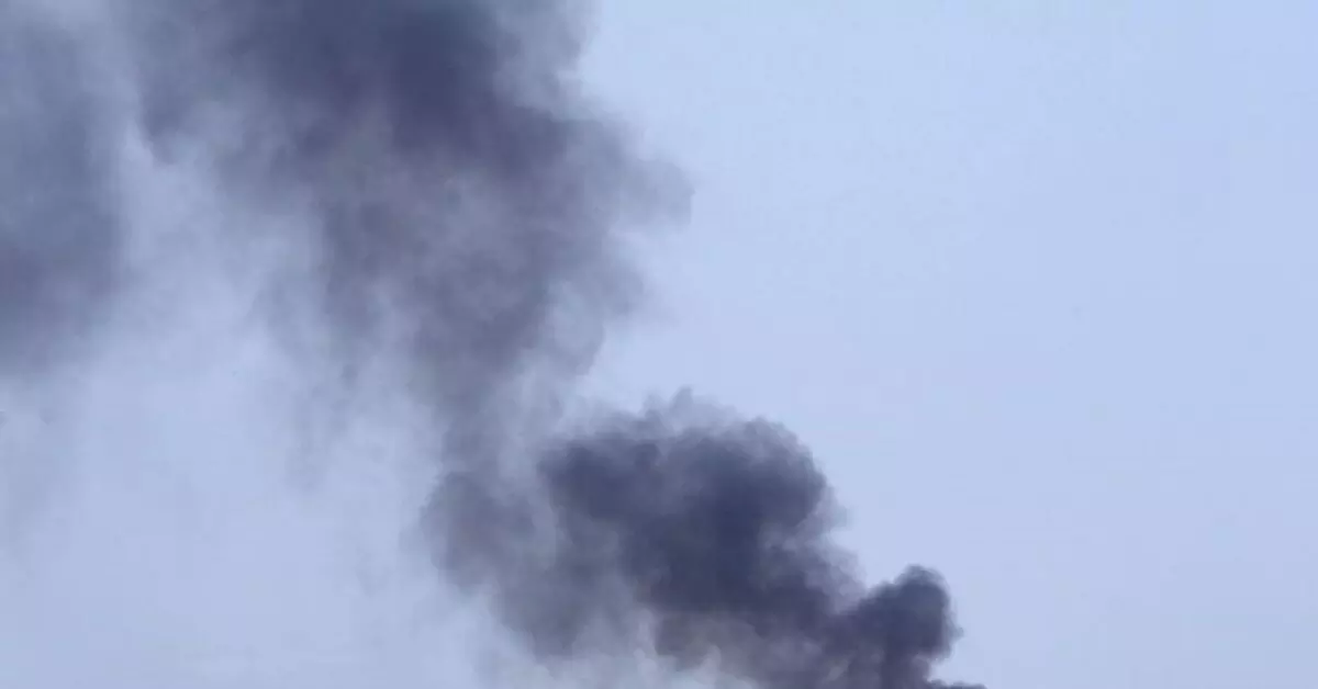 Neemapara स्थित पेट्रोल पंप के भूमिगत टैंक से निकलता धुआं