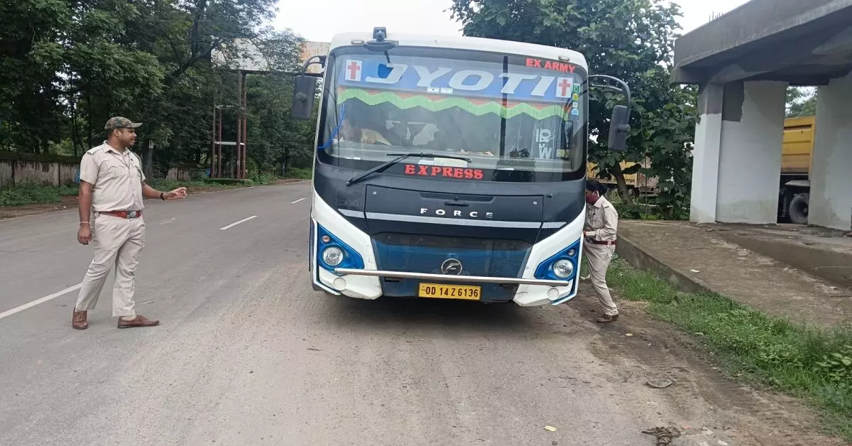 Sundargarh में निजी बस पर 1.22 लाख रुपये का जुर्माना लगाया गया