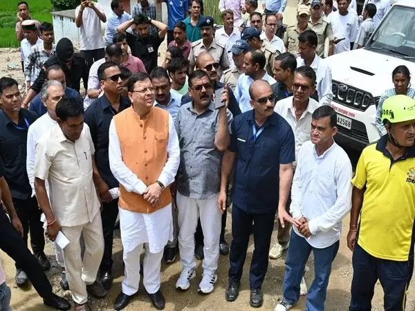 CM Dhami ने टिहरी में अस्थायी राहत शिविर का दौरा कर व्यवस्थाओं का जायजा लिया