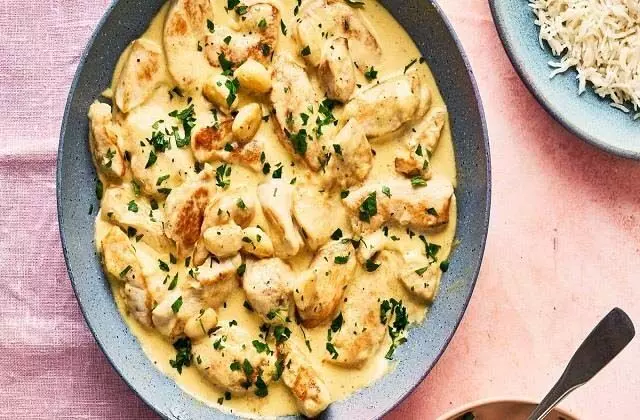 One-Pan Garlic Lemon Chicken: नॉनवेज खाने के शौकीन जरूर ट्राई करें
