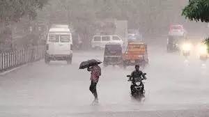 Weather: केरल में बारिश ने मचाया तांडव, तटीय इलाकों में रेड अलर्ट