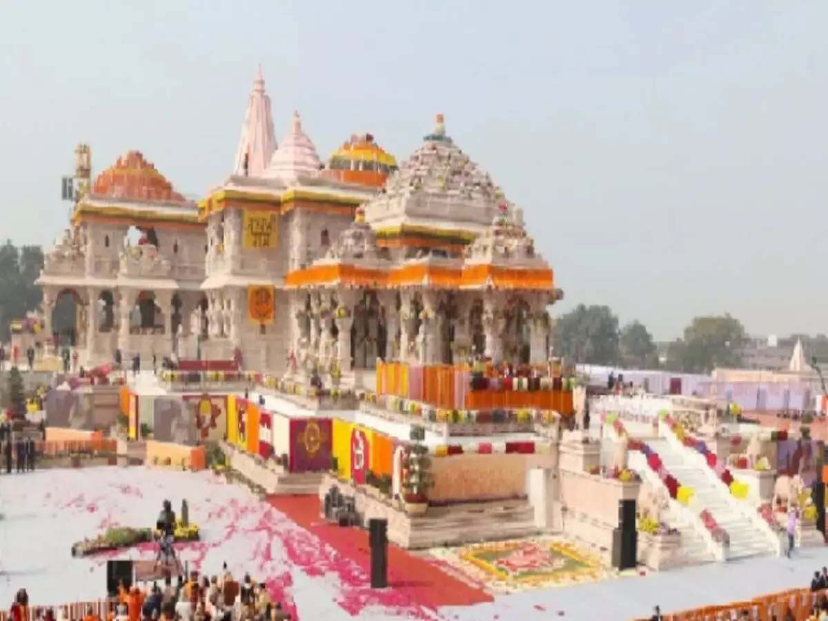 Ayodhya:  अयोध्या के कुबेर टीला पर दर्शन के लिए श्रद्धालुओं का इंतजार