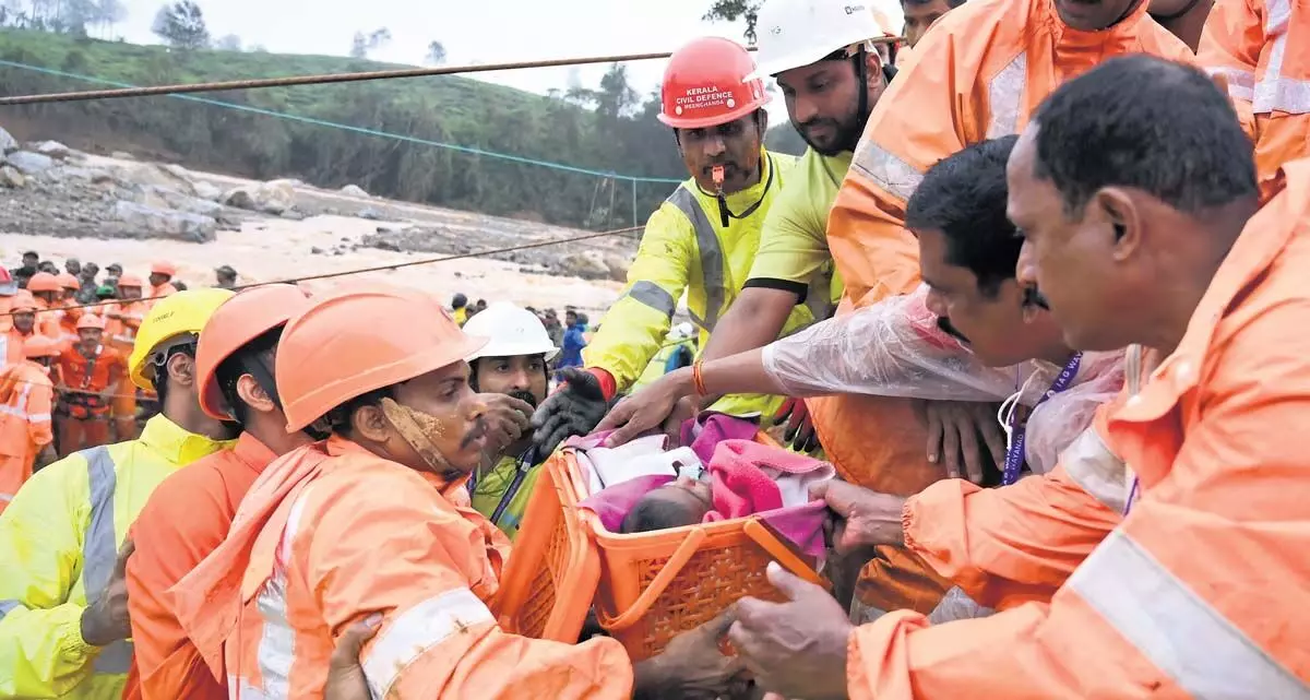 Wayanad landslide : घाटी में जनजीवन मलबे में दब गया
