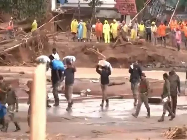 Wayanad landslide में मरने वालों की संख्या 143 हो गई, बचाव अभियान जारी