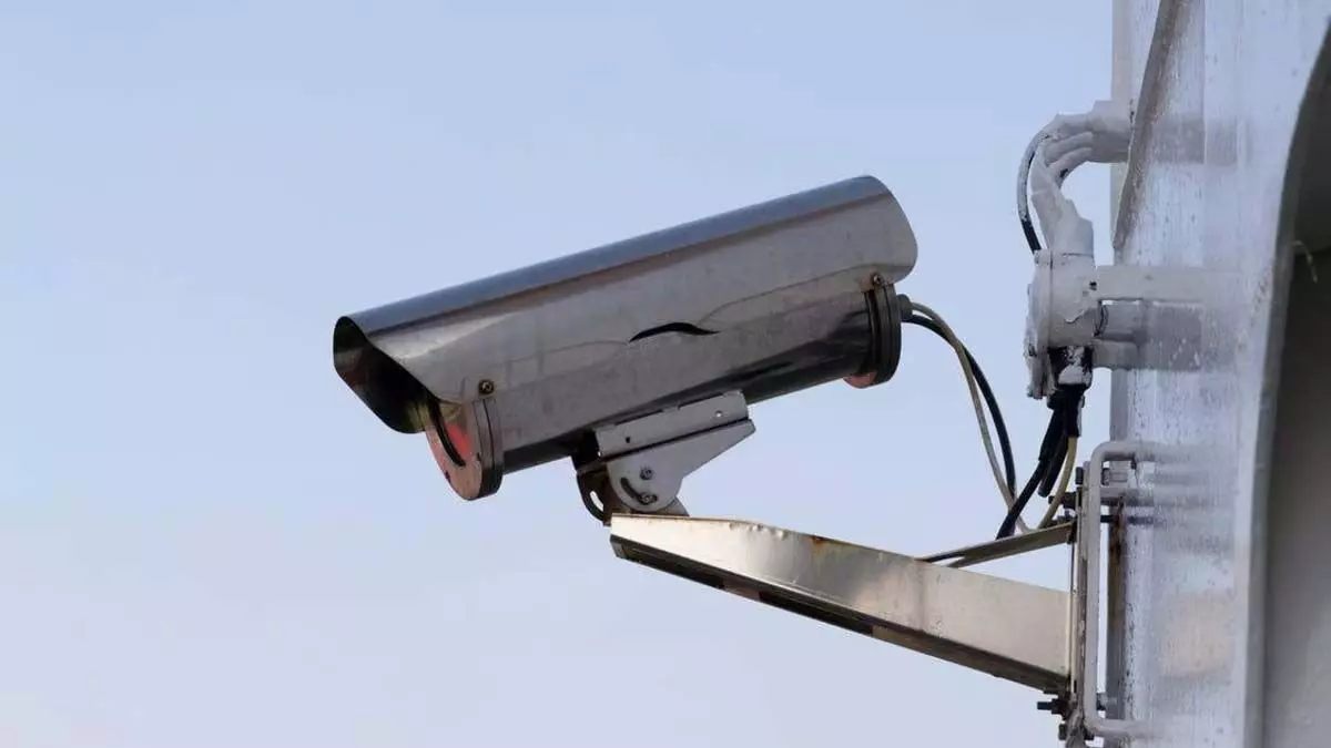 Fix CCTV cameras : आईजीपी ने तमिलनाडु के लोगों को अलग-थलग इलाकों में रहने की सलाह दी