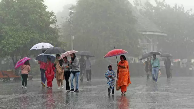 Jharkhand के कई जिलों में मध्यम बारिश की संभावना गरज-चमक के साथ