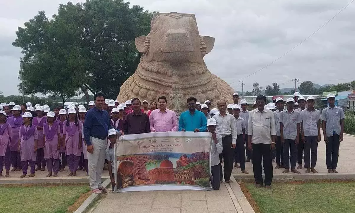 Andhra Pradesh: लेपाक्षी मंदिर में हेरिटेज वॉक में छात्रों ने हिस्सा लिया