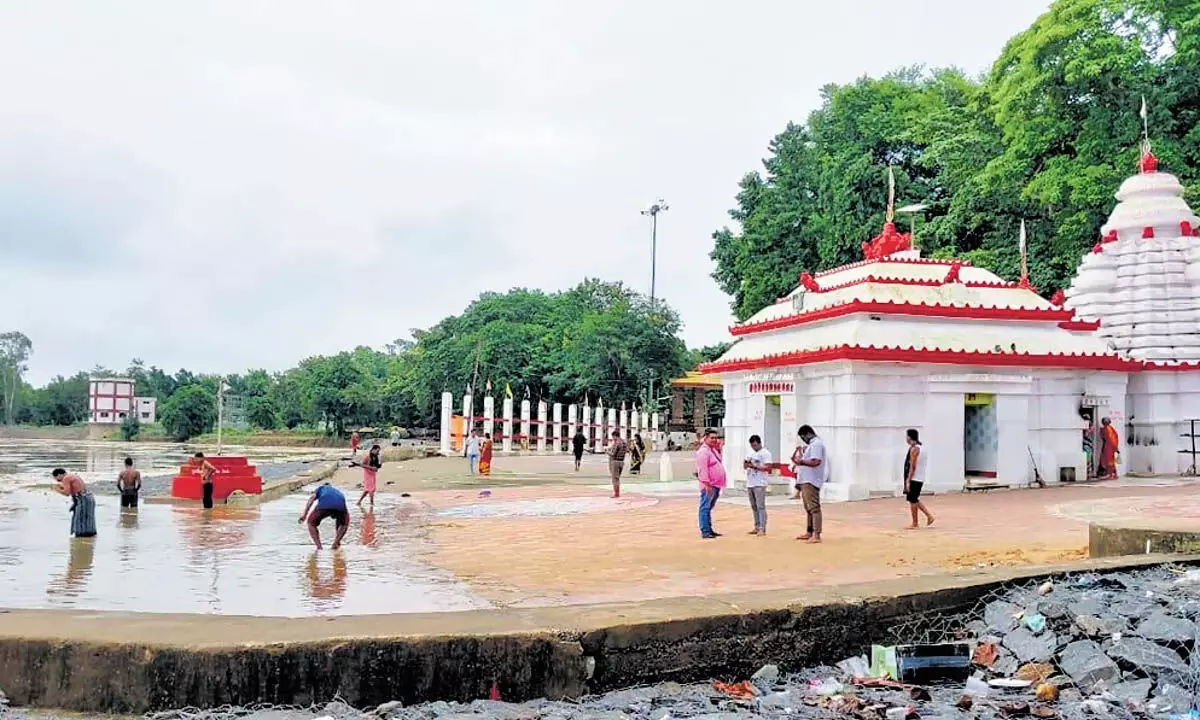 Odisha: बाढ़ का पानी भट्टारिका मंदिर तक पहुंचा