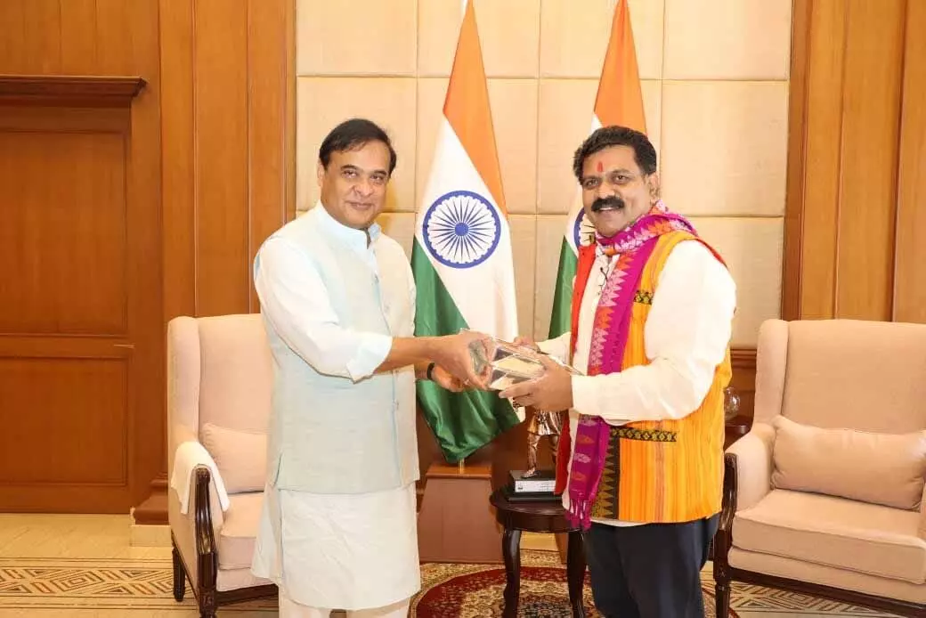 गृहमंत्री विजय शर्मा ने असम के मुख्यमंत्री हिमन्त बिस्वा सरमा से की मुलाकात