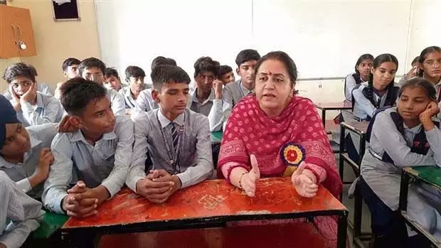 Punjab : डीसी ने छात्रों से कहा, बेहतर शासन के लिए भागीदार बनें