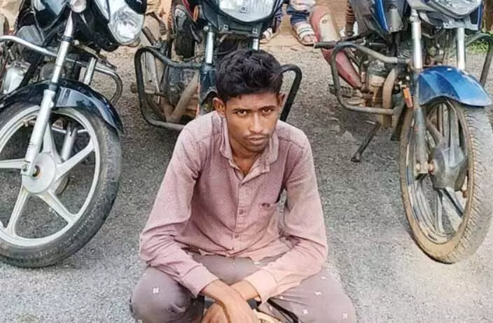 साप्ताहिक बाजार से बाइक उड़ाने वाला गिरफ्तार