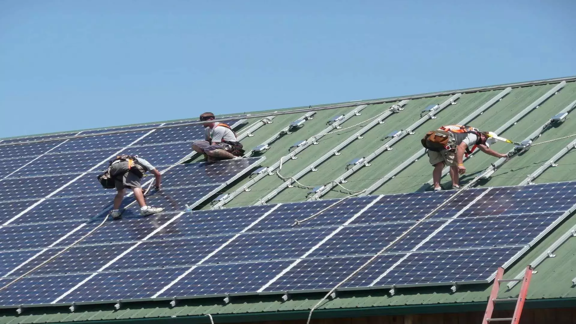 2838 government भवनों को 63 मेगावाट क्षमता सौर ऊर्जा से सुसज्जित किया जाएगा