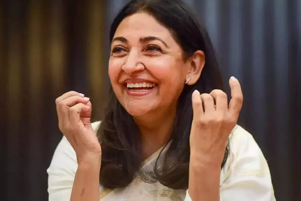 Actress Deepti Naval ने एक रहस्यमयी पोस्ट शेयर की