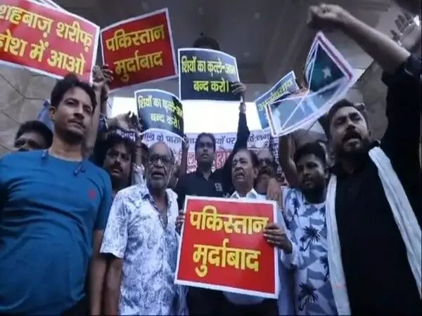Lucknow: शिया मुसलमानों ने पाकिस्तान में सांप्रदायिक हिंसा के खिलाफ़ प्रदर्शन किया