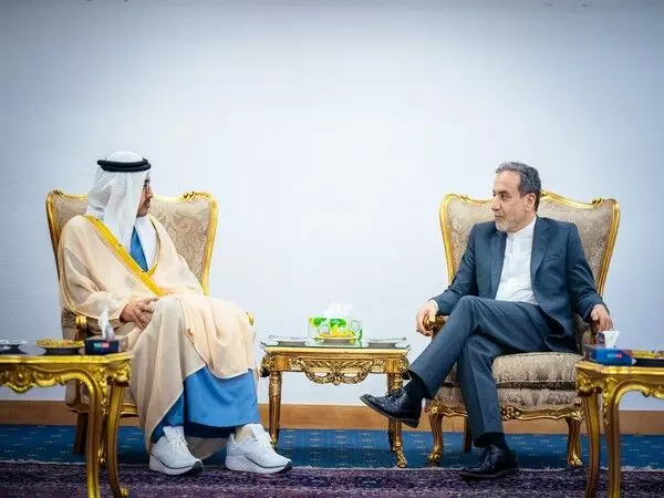 UAE विदेश मंत्री ने संसद के समक्ष राष्ट्रपति द्वारा नामित ईरानी विदेश मंत्री से मुलाकात की