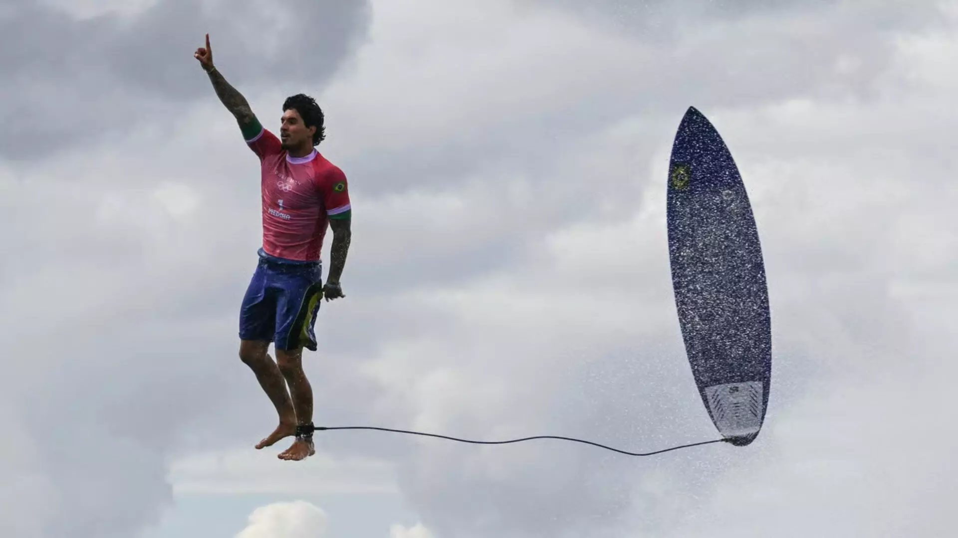 Olympics: ब्राजील के सर्फर गेब्रियल मदीना ने रचा इतिहास