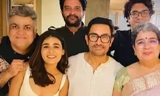 Aamir Khan के बेटे जुनैद खान ने महाराज से शानदार शुरुआत, जश्न का झलक