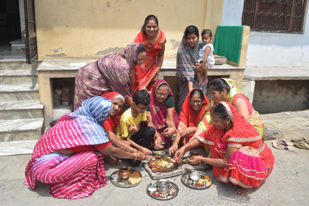 Bhilwara: महिलाओं ने की ओखड़ा ग्यारस की पूजा-अर्चना