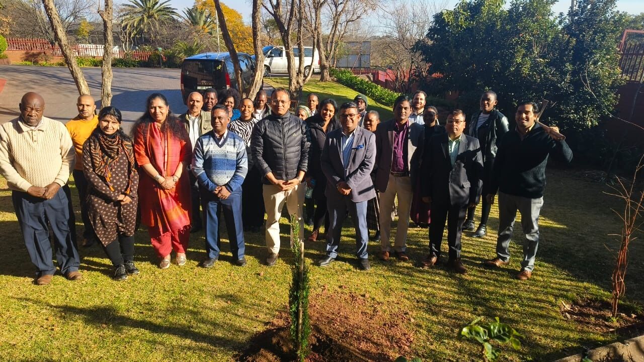 ‘एक पेड़ मां के नाम’ अभियान को सफल बनाने में जुटे विदेशों में स्थित Indian missions