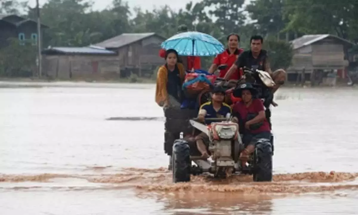 Laos में बाढ़ और भूस्खलन से मची तबाही