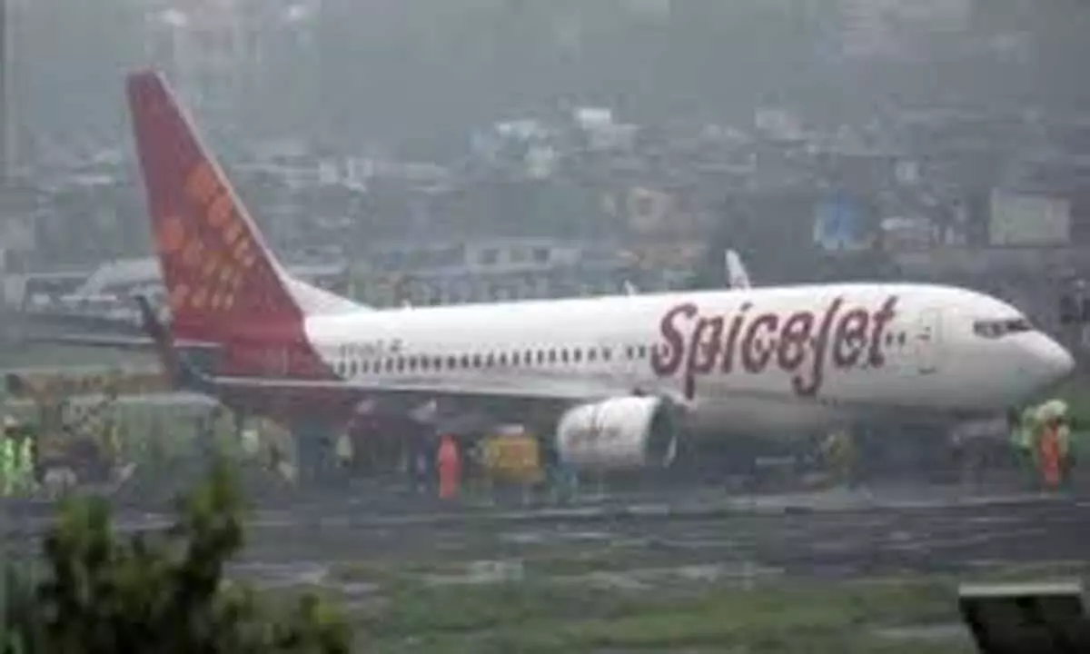 Delhi: भारी बारिश के कारण दिल्ली जाने वाली 10 उड़ानें डायवर्ट की गई