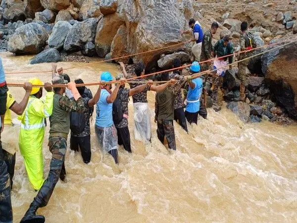 Kerala landslide: भारतीय सेना ने वायनाड में बचाव अभियान तेज़ किया
