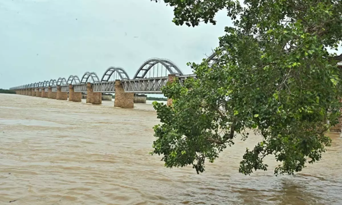 डोवलेश्वरम बैराज पर दूसरी बाढ़ चेतावनी वापस ली गई