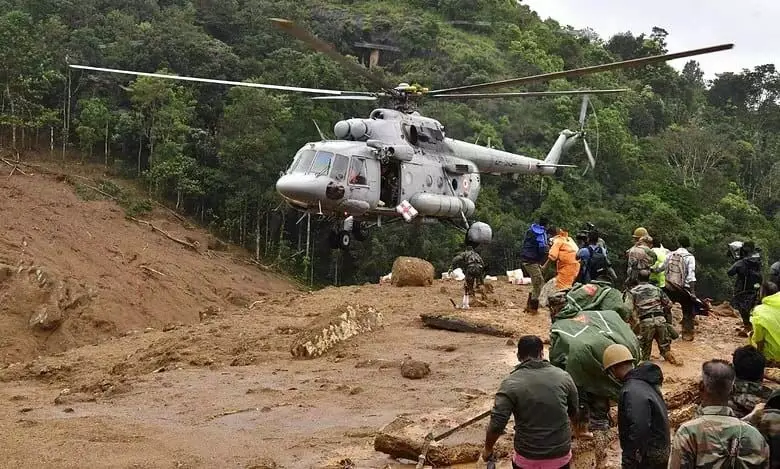 Wayanad landslides: सेना ने करीब 1000 लोगों को बचाया