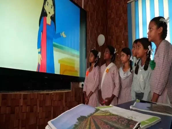 JK:  प्रधानमंत्री आदर्श ग्राम योजना बरयाल गांव में डिजिटल शिक्षा लेकर आई है