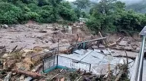 Himachal News: मंडी में बादल फटने से बड़ी तबाही, कई घर बहे
