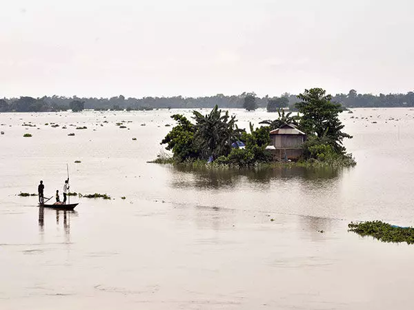 ASDMA बाढ़ आश्रय स्कूलों को नया रूप देगा, सर्कल स्तर पर प्रतिक्रिया के लिए सामग्री बैंक स्थापित करेगा