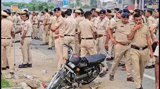 Haryana: ट्रक ने बाइक सवार कांवड़ियों को टक्कर मारी, 1 की मौत, 2 घायल