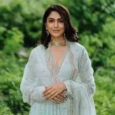 Mrunal Thakur Birthday: जाने एक्ट्रेस के करियर से Networth तक सबकुछ