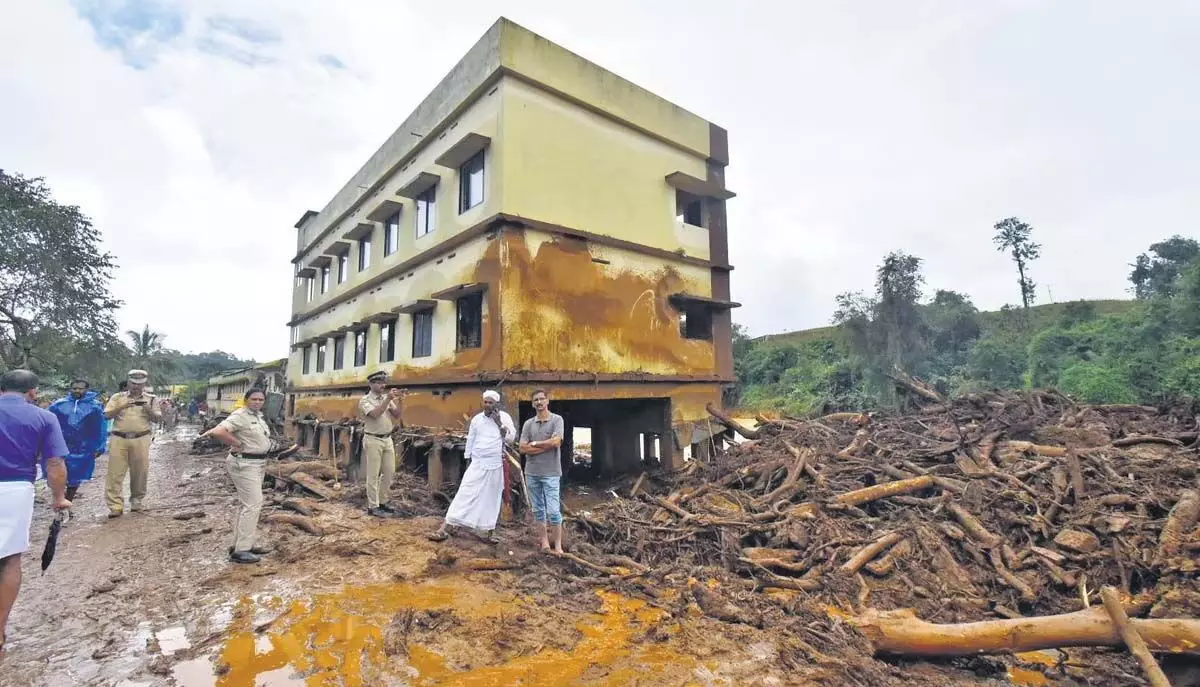 Kerala : वायनाड में राहत केंद्रों पर दुख और पीड़ा का माहौल