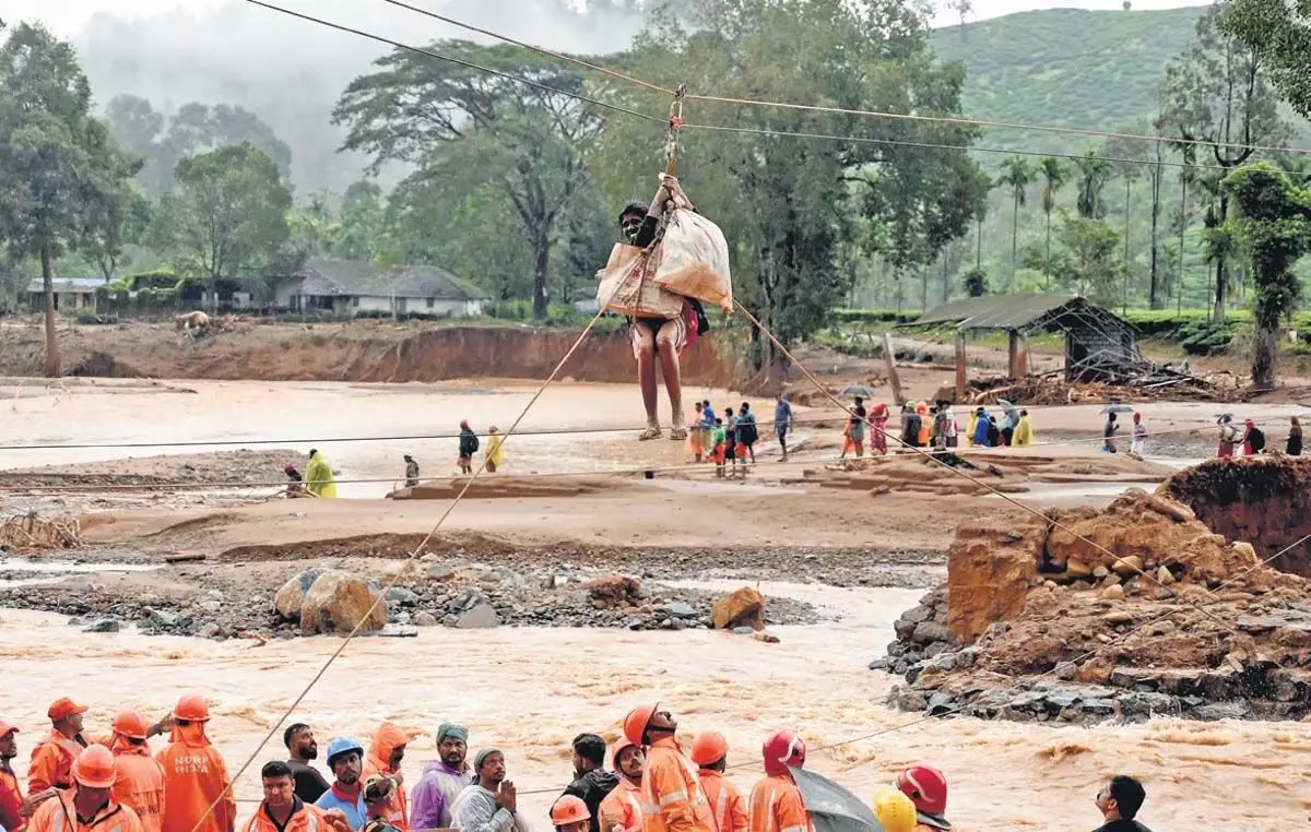 Kerala : नैशनल ग्रीन ट्रिब्यूनल ने वायनाड में हुए बड़े भूस्खलन के मामले में स्वतः संज्ञान लिया