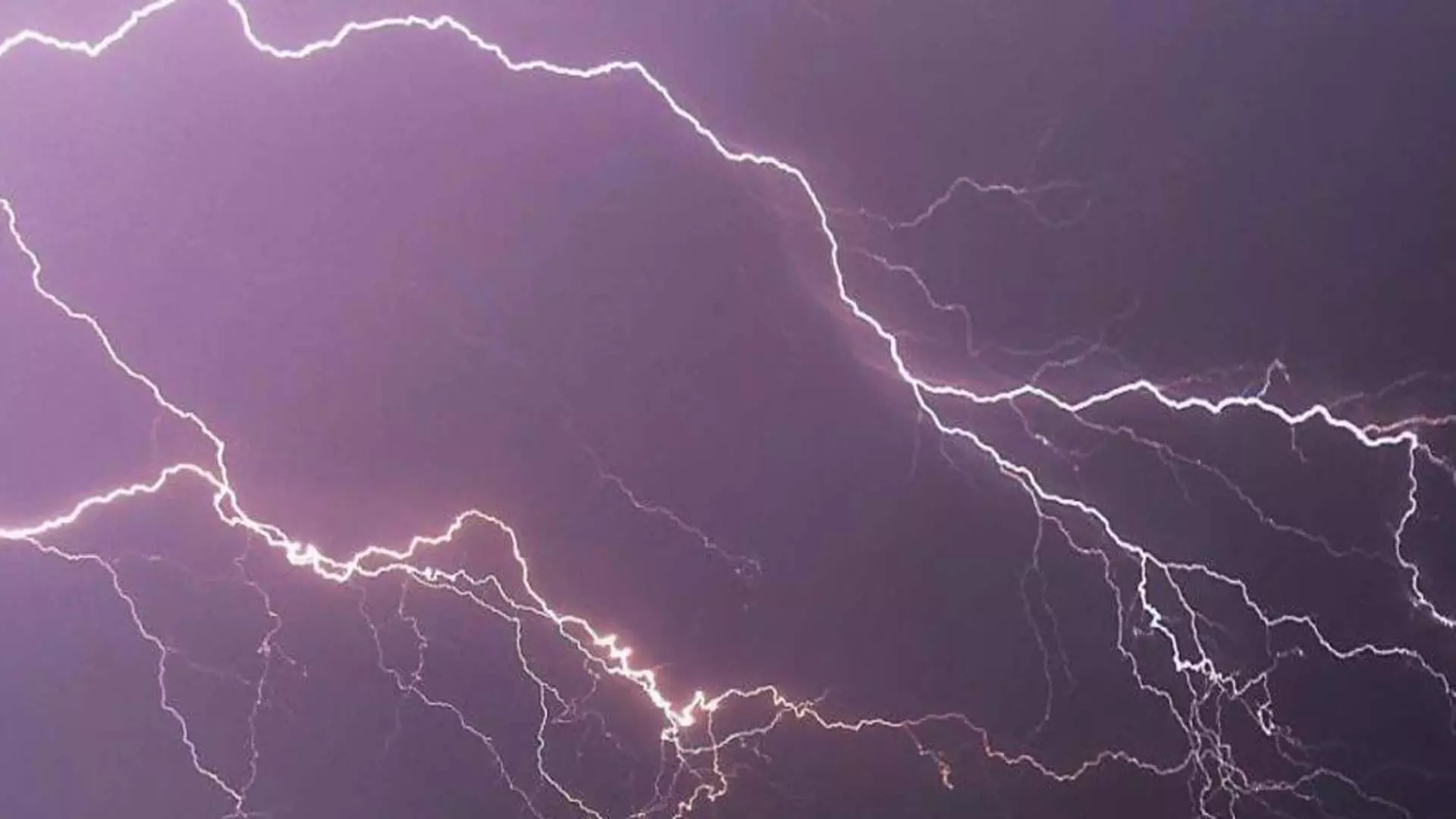 Andhra Pradesh के कुछ हिस्सों में आंधी-तूफान और बिजली गिरने की संभावना