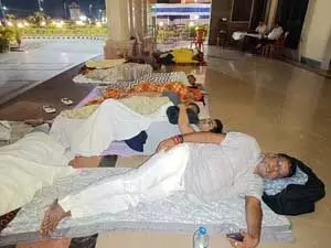 झारखंड विधानसभा से मार्शल आउट किए गए भाजपा-आजसू के विधायकों ने लॉबी में फर्श पर गुजारी रात, विरोध प्रदर्शन जारी