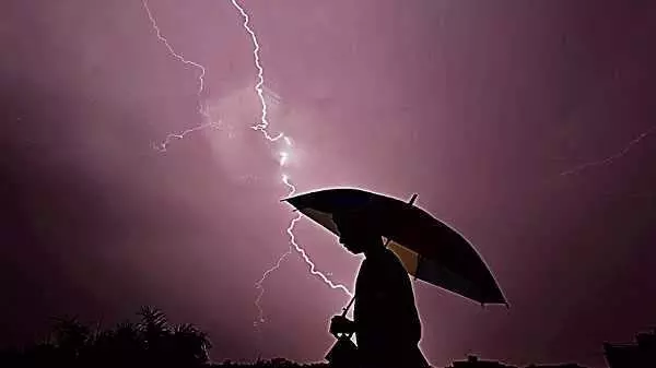 Weather Update: झारखंड में कहीं बारिश कहीं वज्रपात होगा, जानें मौसम का हाल कैसा रहेगा