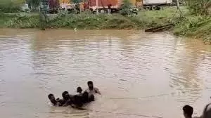 Madhya Pradesh:  जवान बेटे को बचाने नदी में कूदी मां और बहन