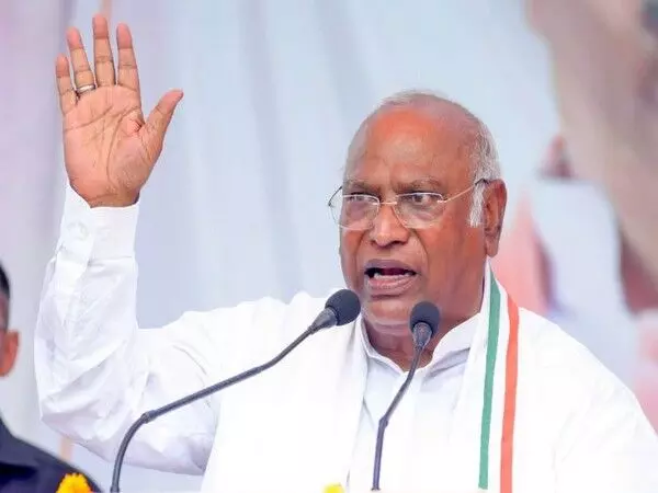 Mallikarjun Kharge ने केंद्र पर निशाना साधा