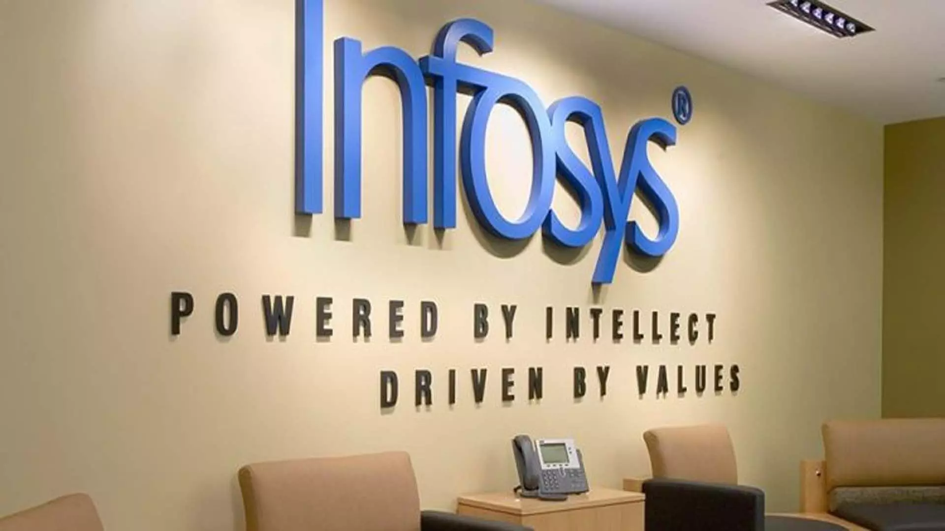 Infosys शेयरों में गिरावट, कंपनी ने 32,000 करोड़ रुपये के जीएसटी नोटिस पर किया विवाद