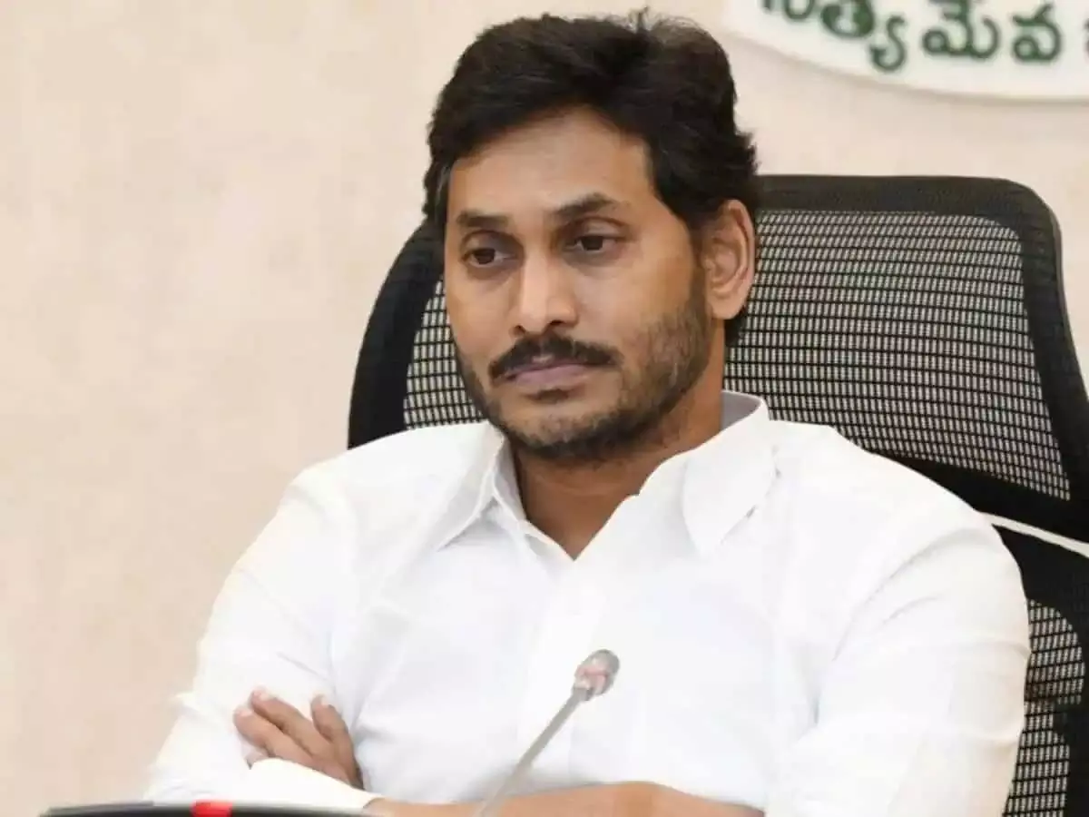 पूर्व सीएम जगन ने YSRCP नेताओं और कार्यकर्ताओं से बातचीत की